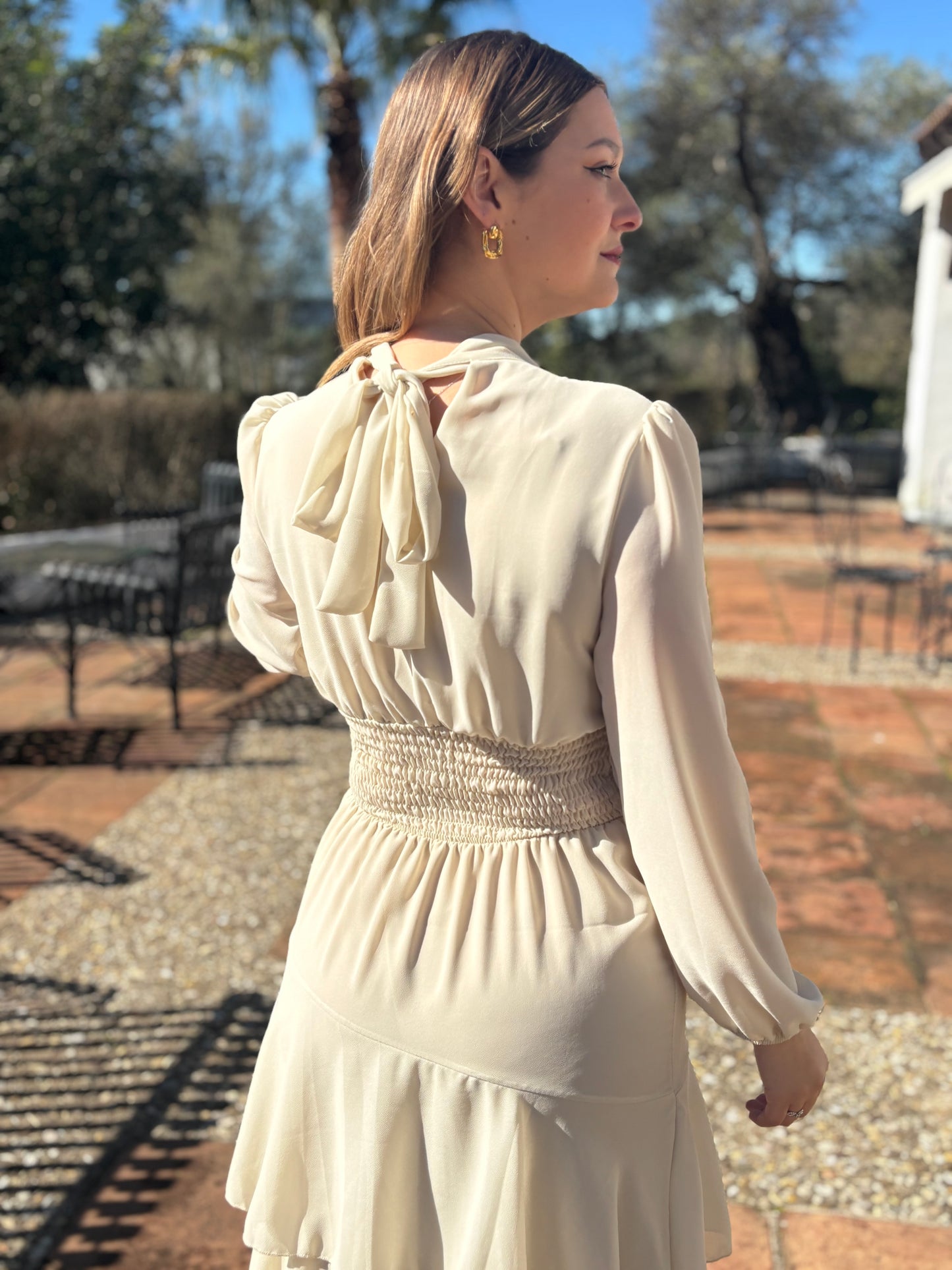 Vestido volante beige