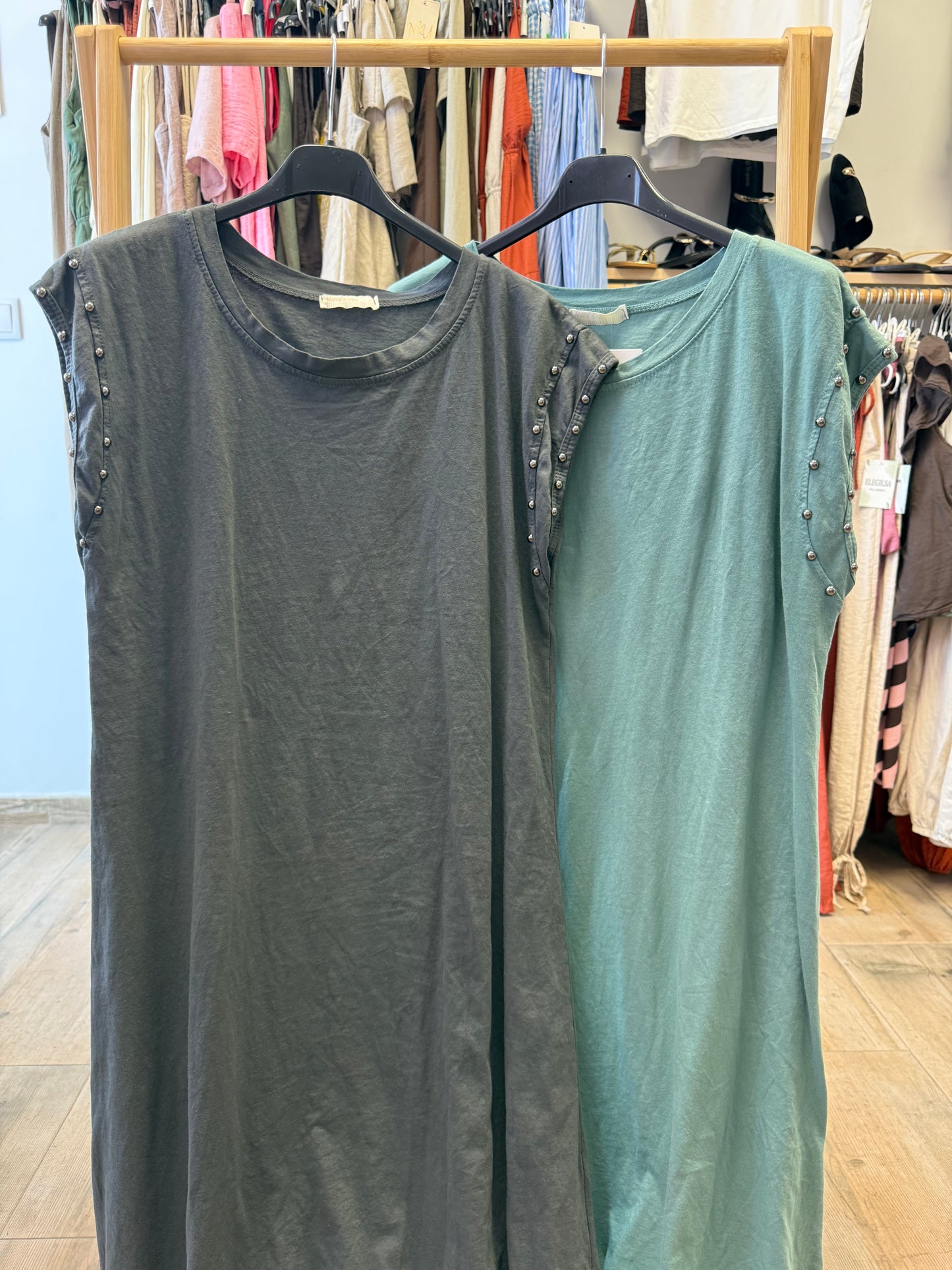 Vestido mitad tachuelas