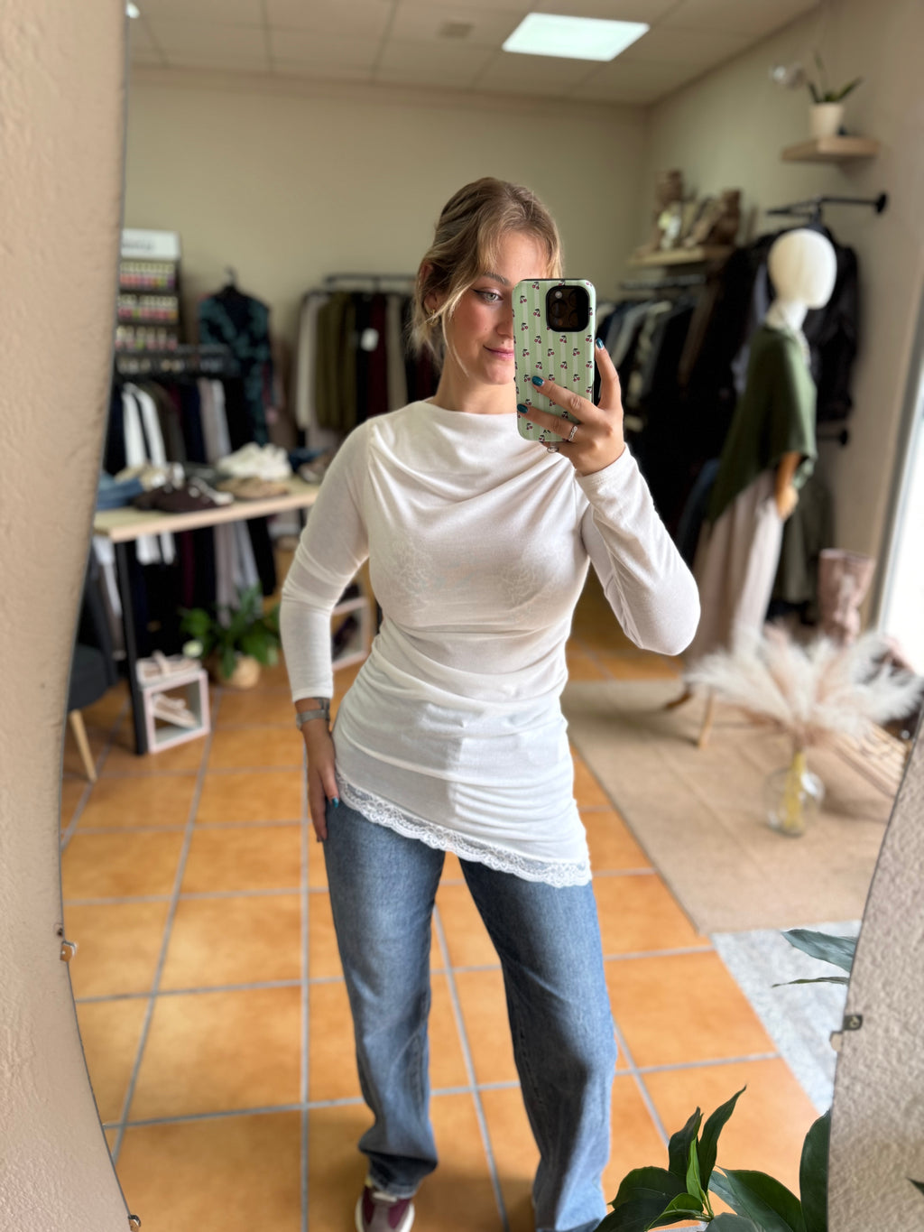 Blusa asimétrica encaje
