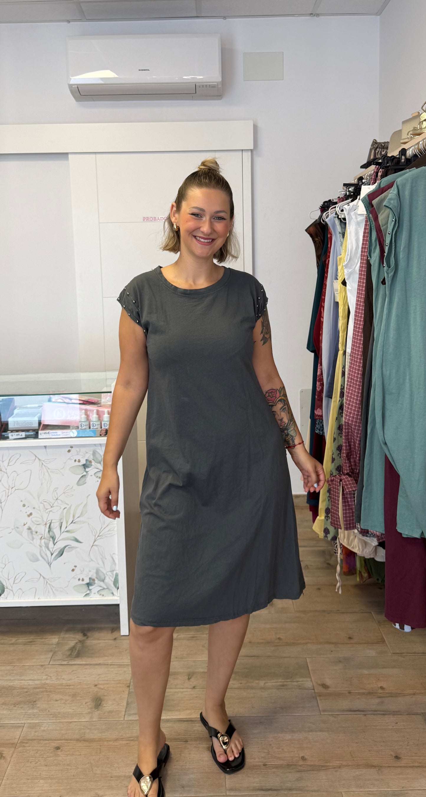 Vestido mitad tachuelas