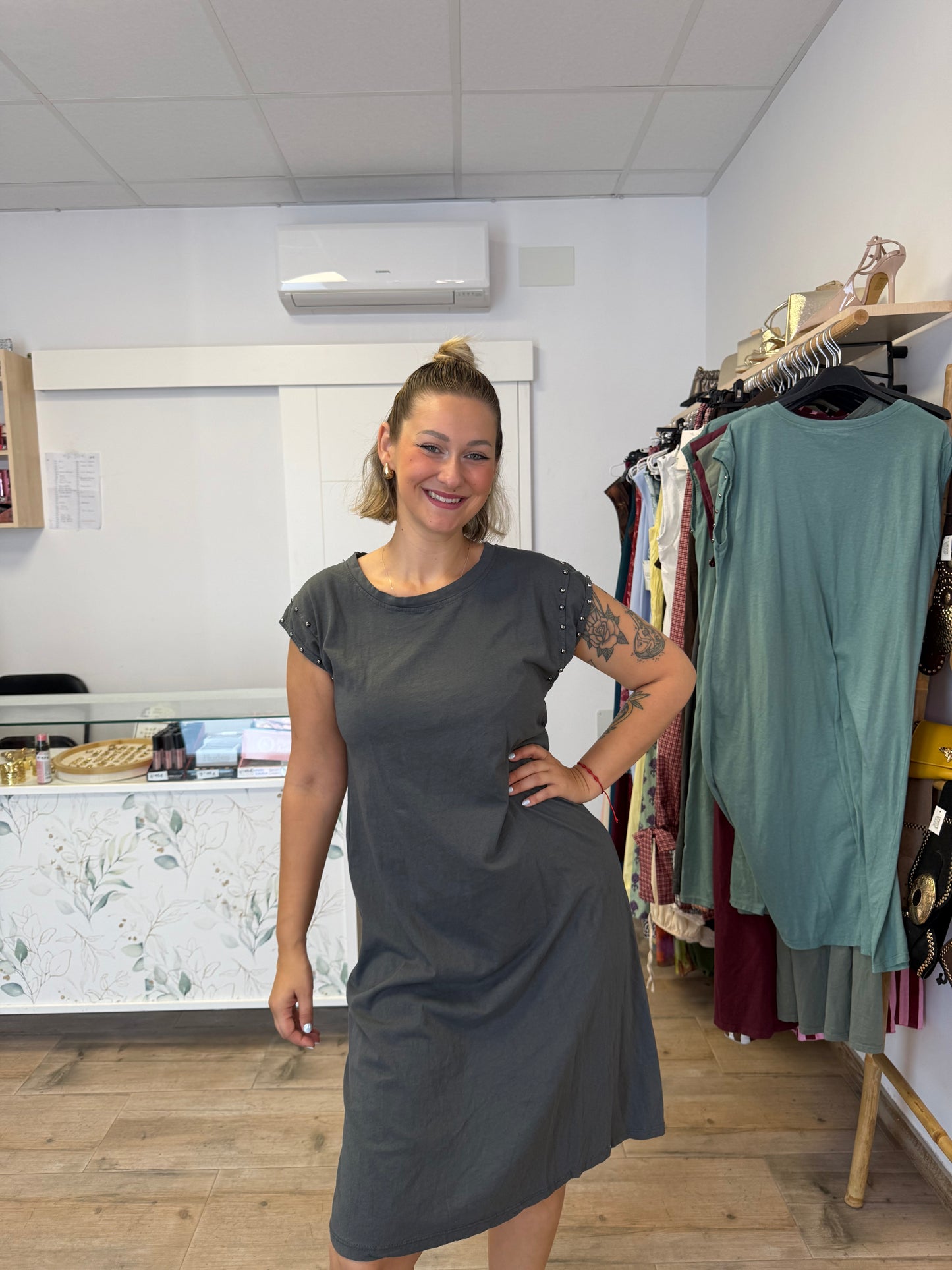 Vestido mitad tachuelas