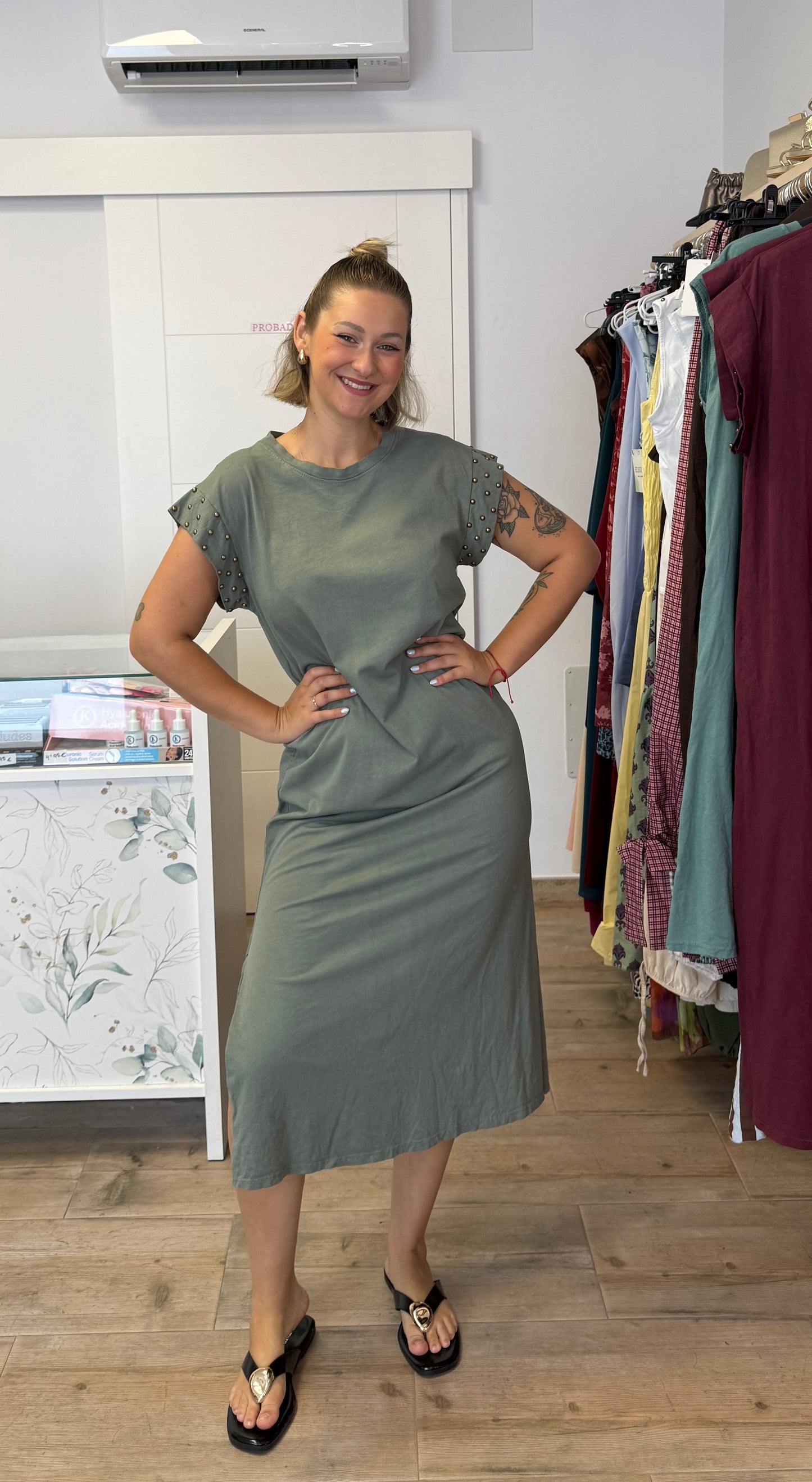 Vestido largo tachuelas